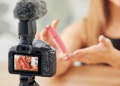 Canon R50 giá bao nhiêu? Đánh giá tổng quan chiếc máy ảnh siêu hot