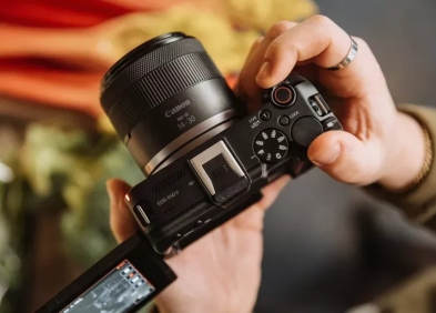 Canon R50V quay vlog: Đánh giá 4K không crop tốt nhất