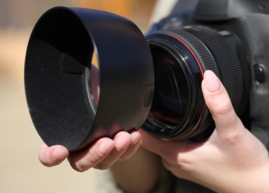 Lens hood là gì? Công dụng và các loại phổ biến