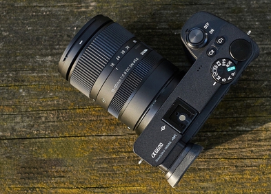 Máy Sony A6400 dùng lens nào phù hợp? Hướng dẫn chọn lens