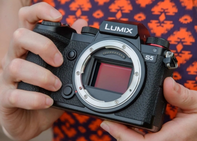 Panasonic Lumix S5: Hybrid cameras nhỏ gọn nhưng đáng nể