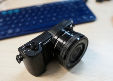 Review Sony A5100: Đánh Giá Chi Tiết Cho Người Mới Bắt Đầu