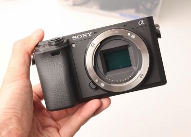 Sony A6400 vs Fujifilm XM5: So sánh chi tiết hai máy ảnh mirrorless