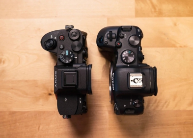 Sony Alpha 7 IV vs Canon EOS R6 Mark II: Cuộc đối đầu giữa hai máy ảnh cao cấp