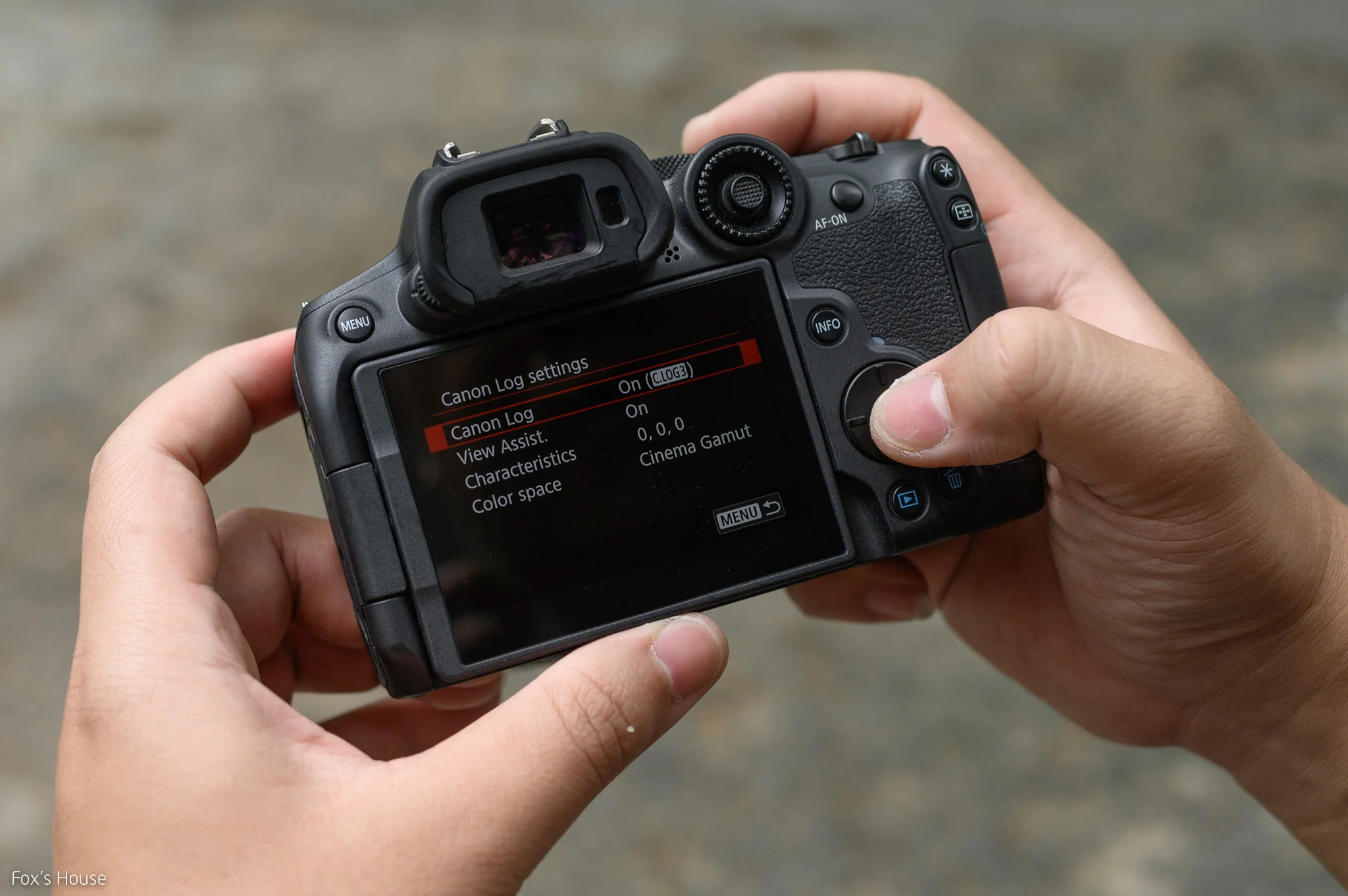 Đánh giá Canon R7