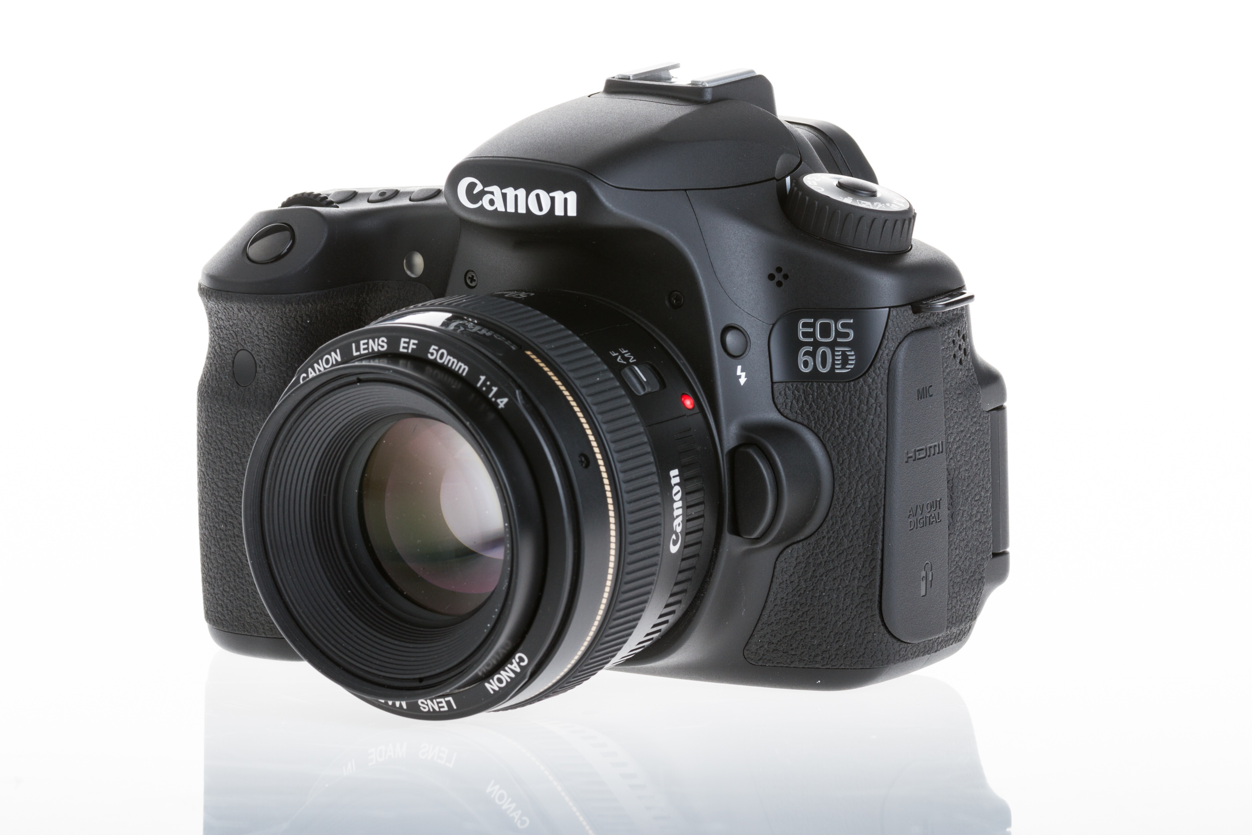 Canon 60D cũ với thiết kế nhỏ gọn hơn