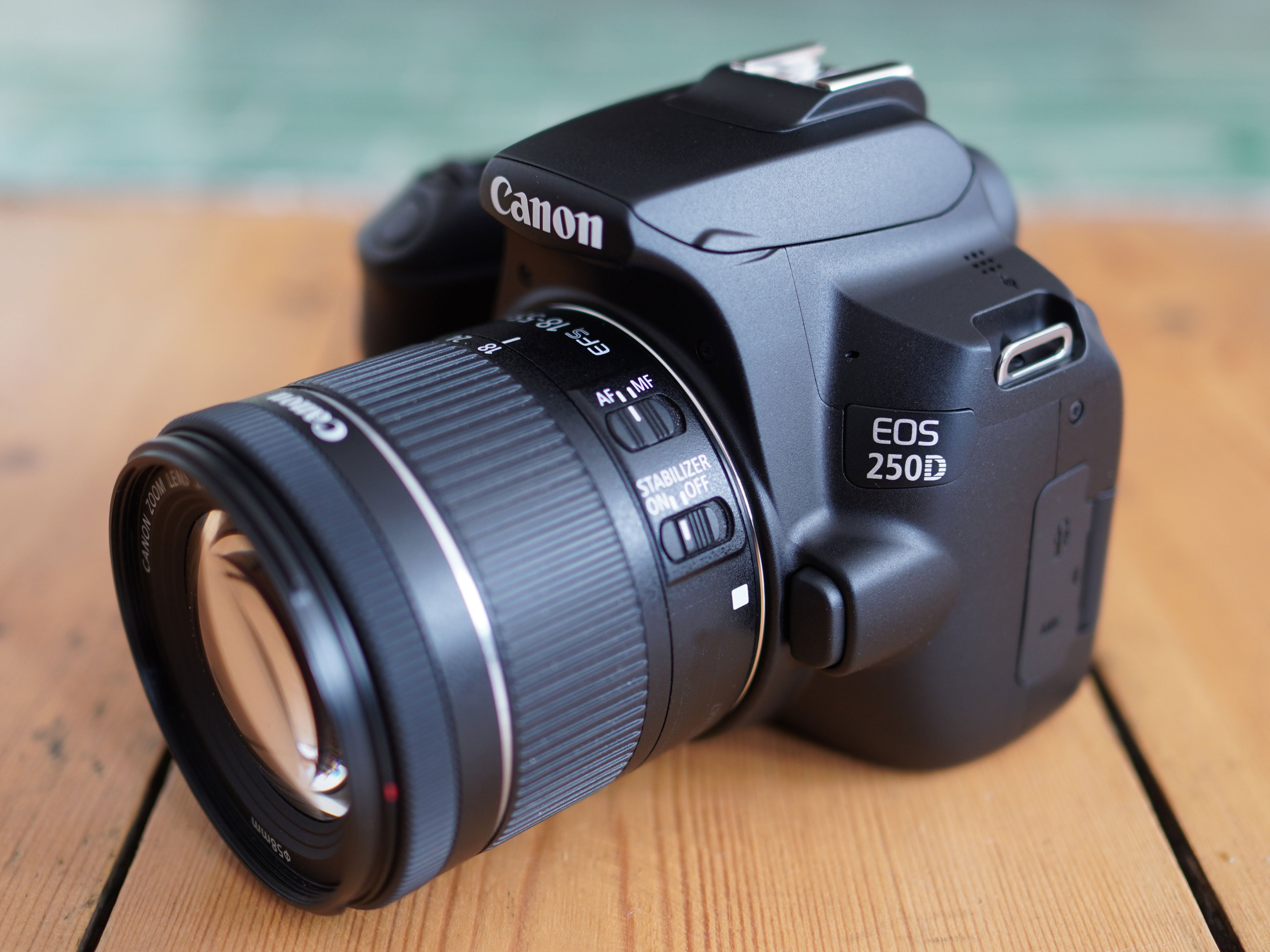 Canon 250D ra đời năm nào