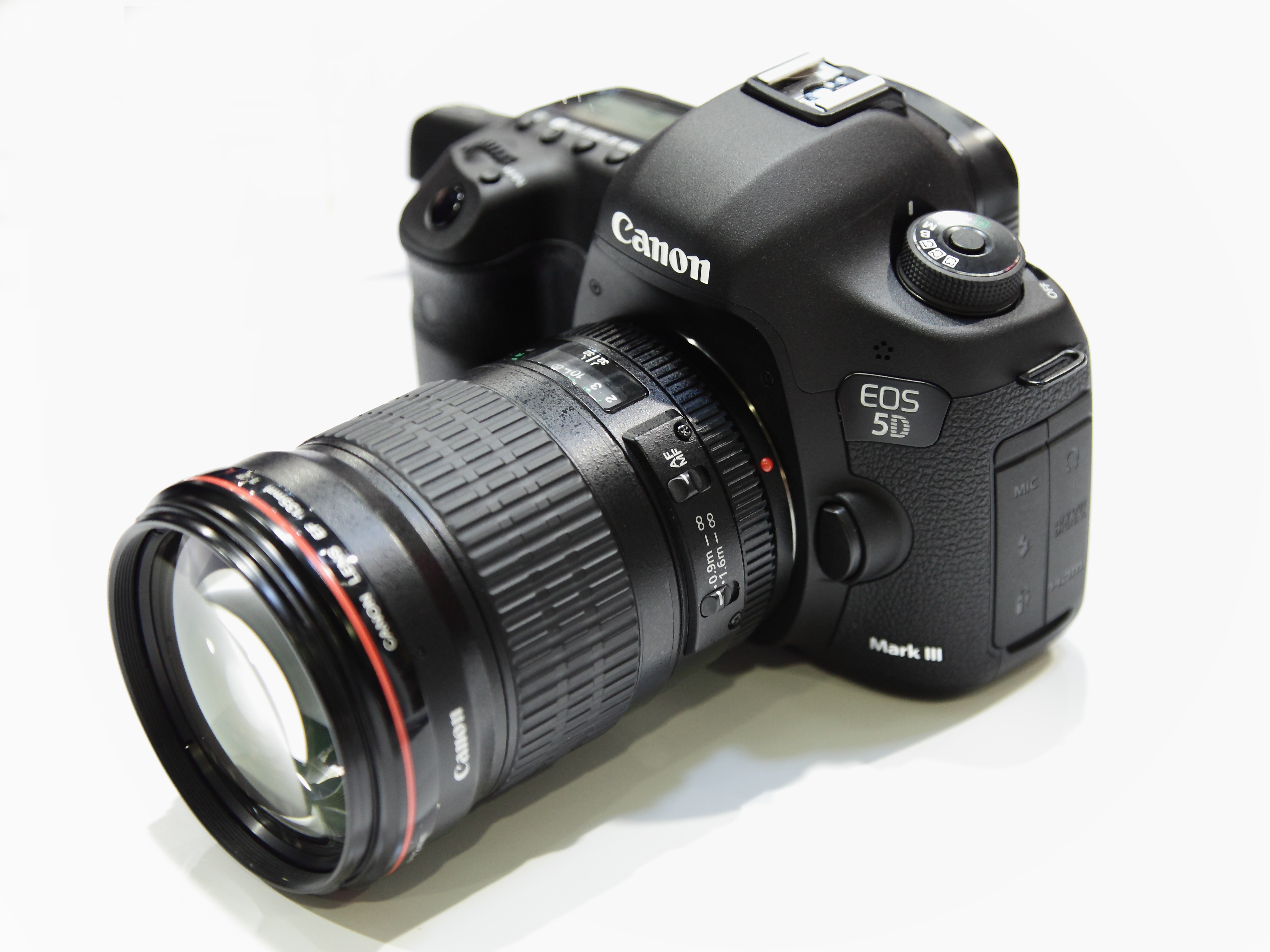 Canon 5D3 ra mắt năm nào