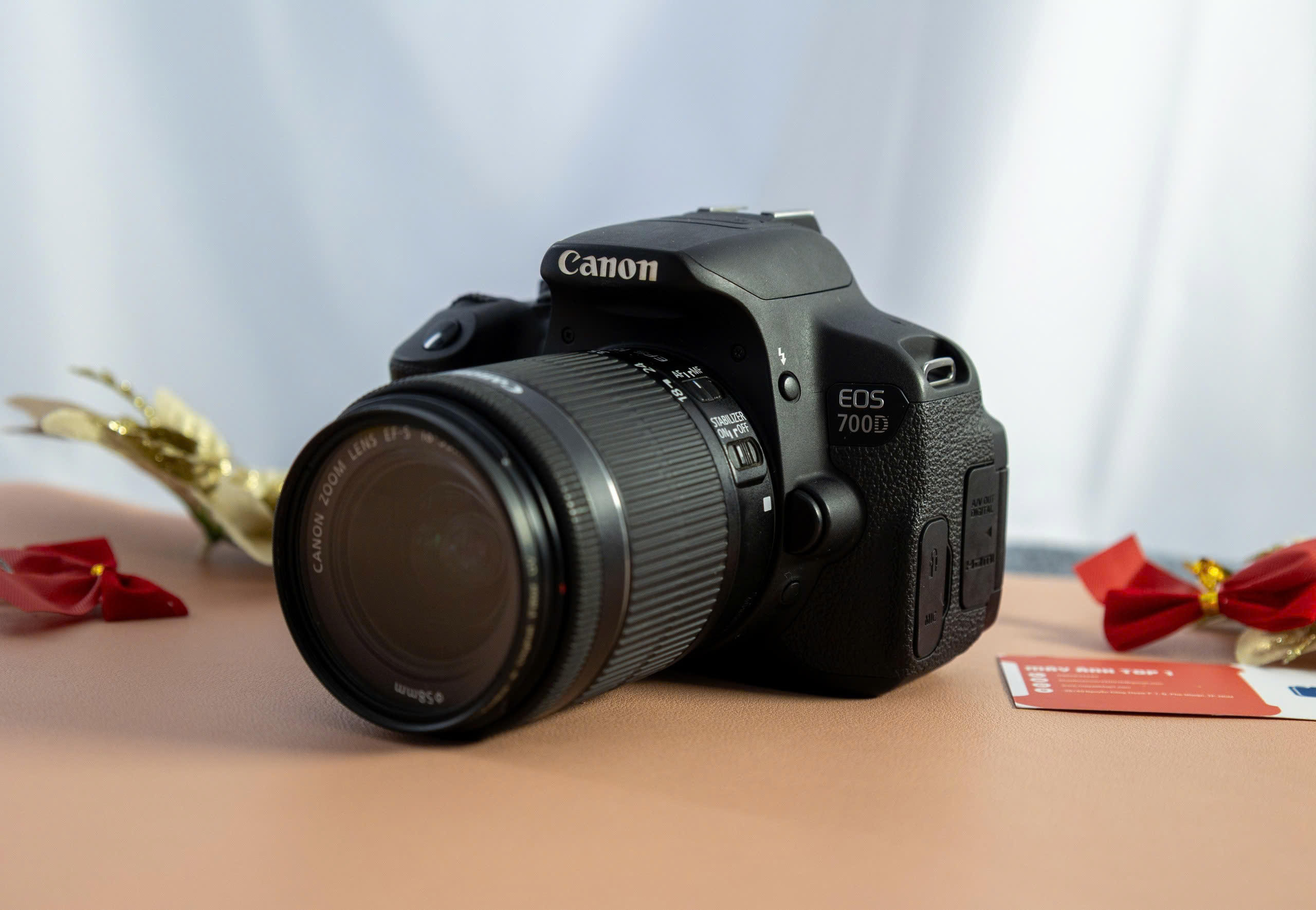 Canon 700d ngàm gì