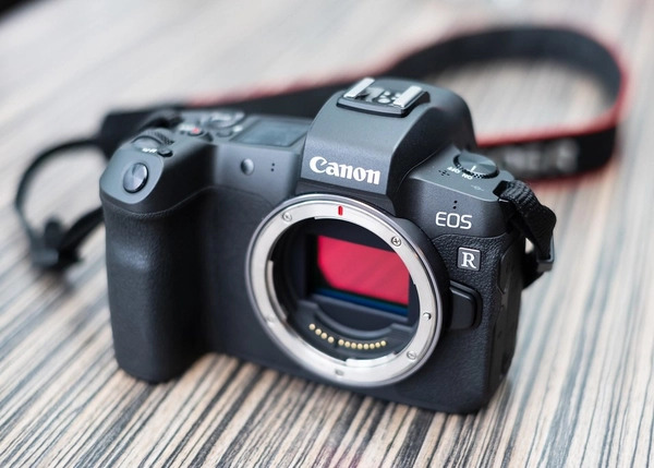 Canon EOS R