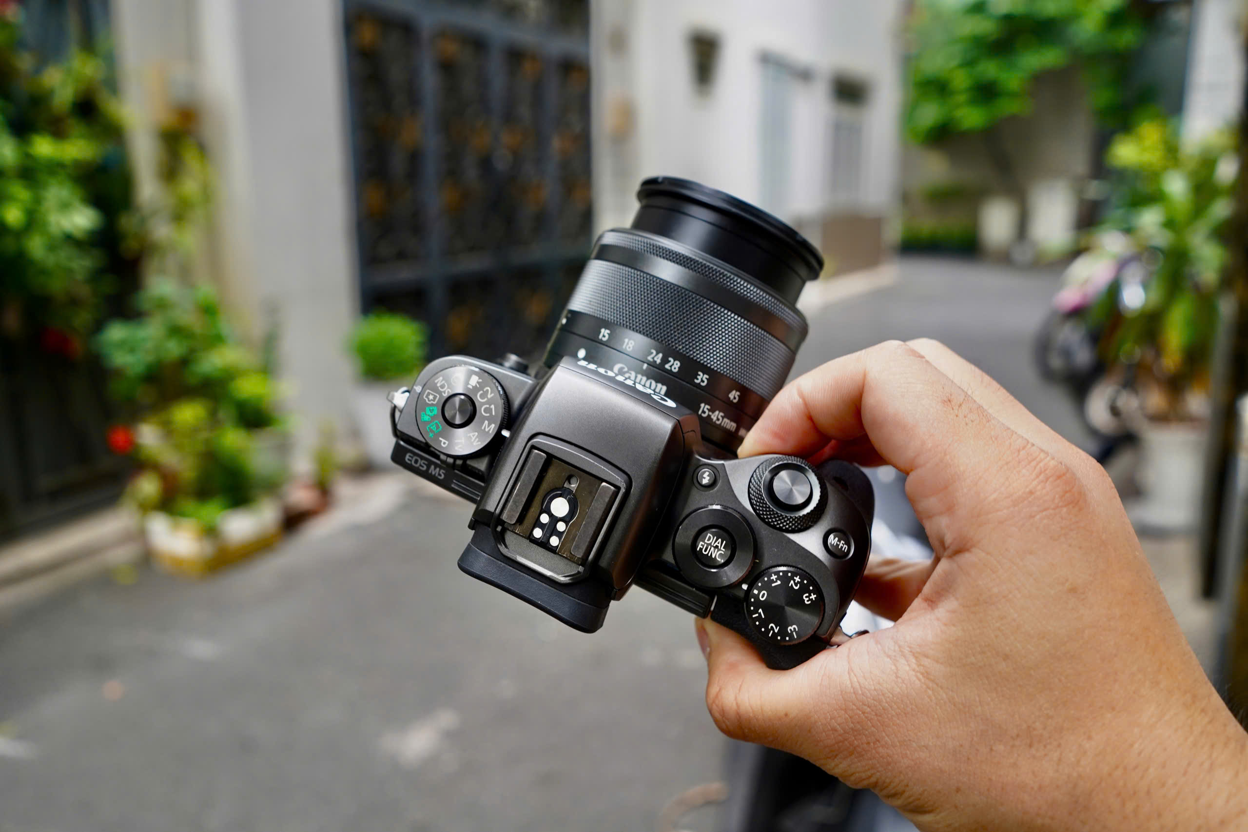 Canon M5 và M50