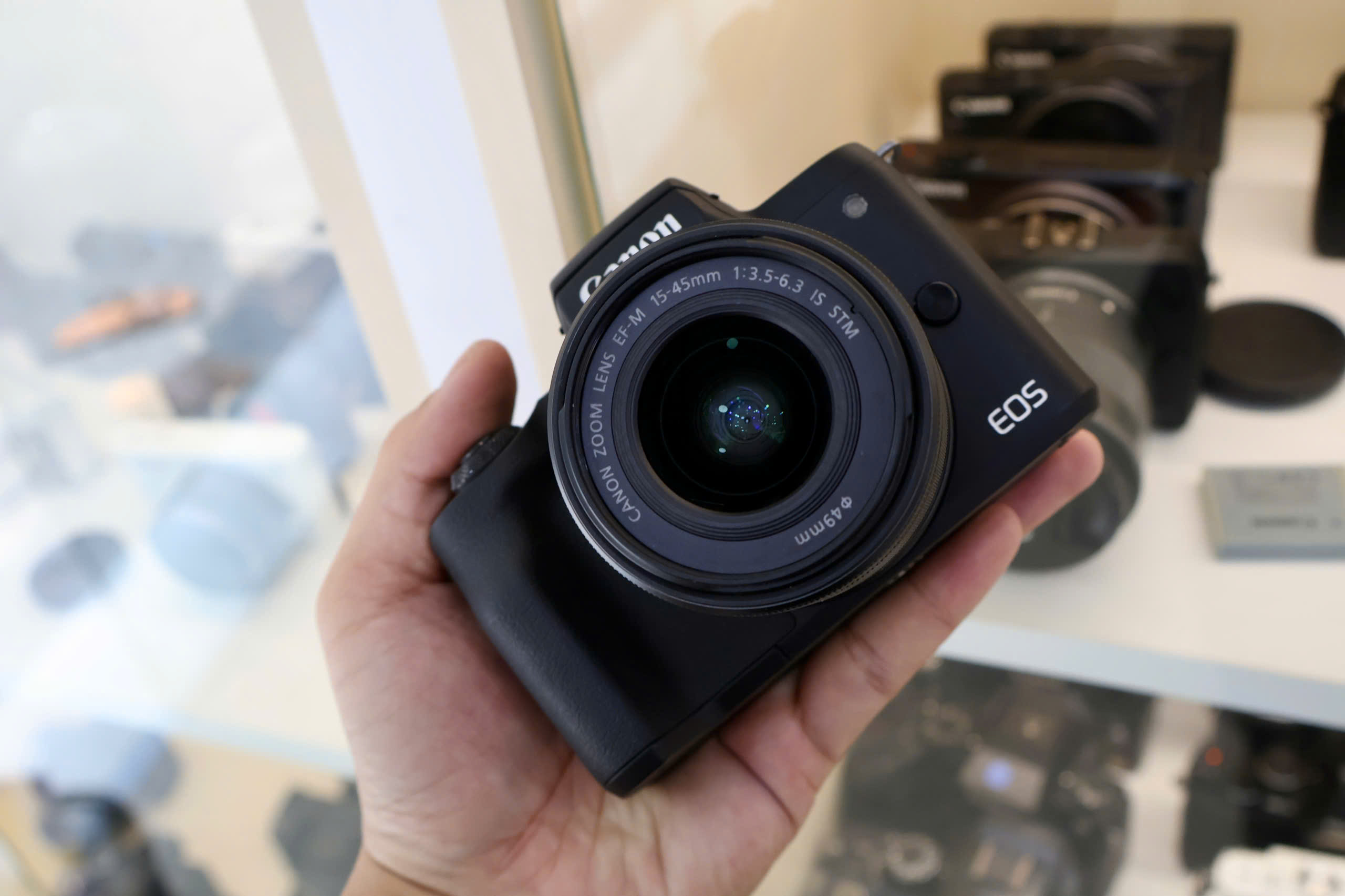 Canon M5 và M50