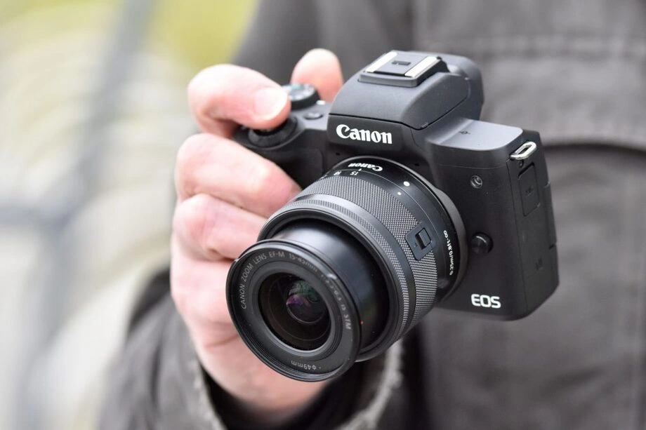 Canon M50