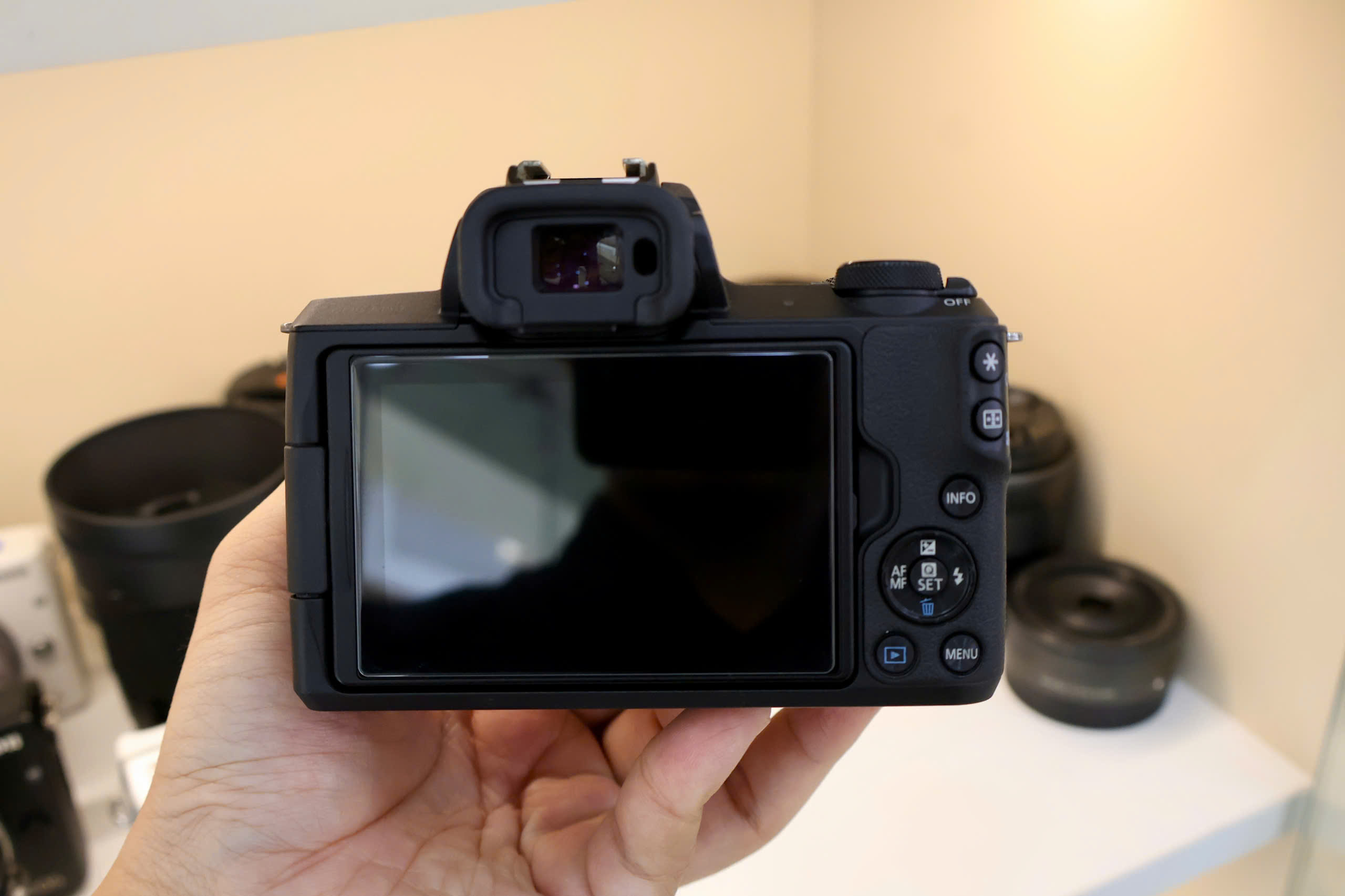 Canon M50