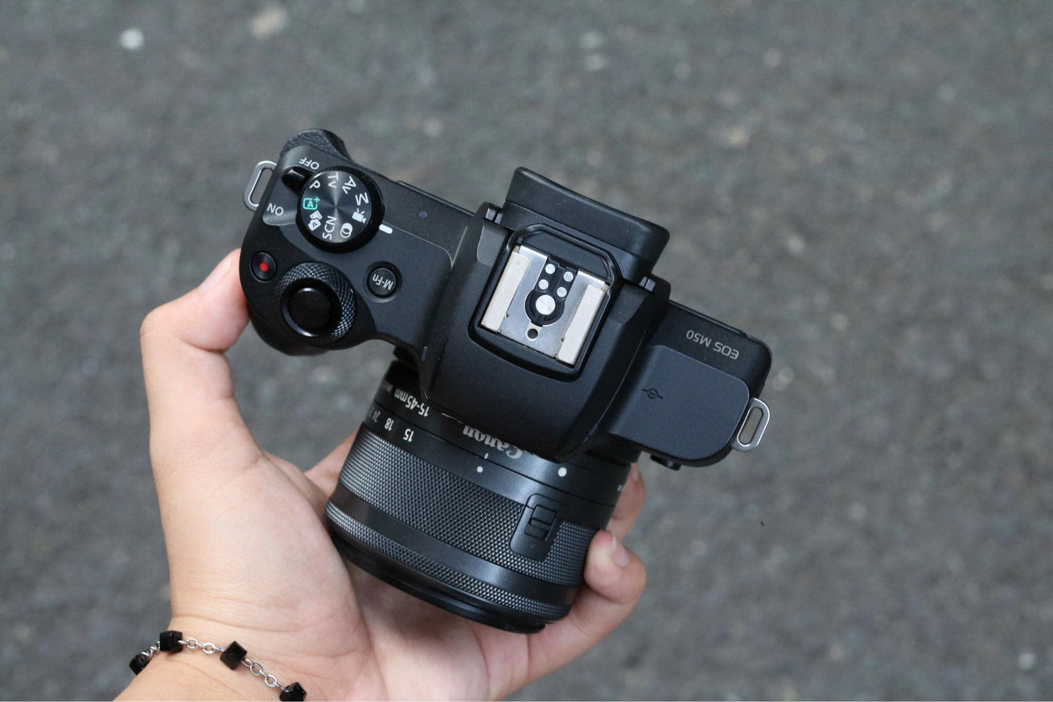 Canon M50