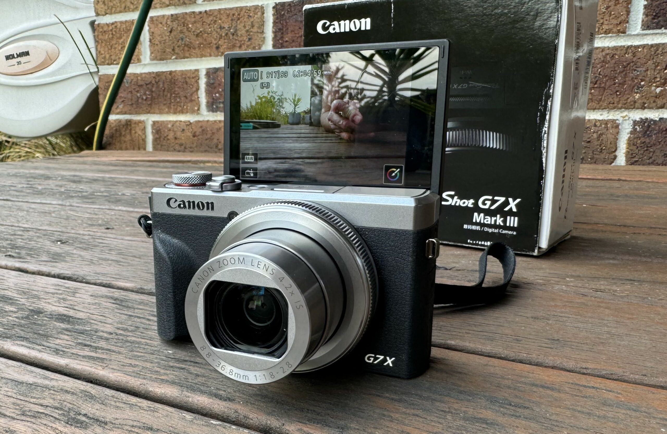 Canon PowerShot V1 vs G7X Mark III