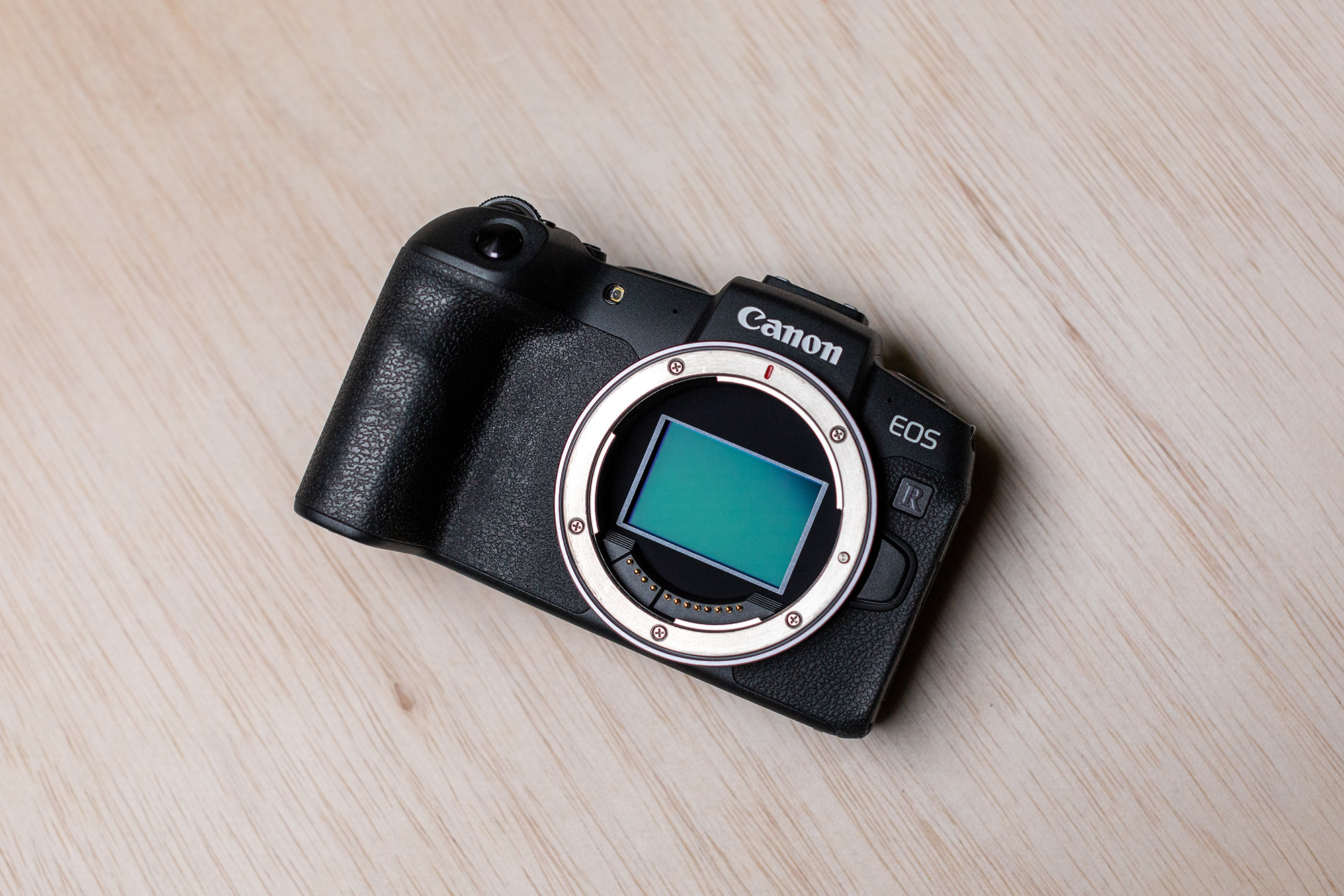 Canon RP ra mắt