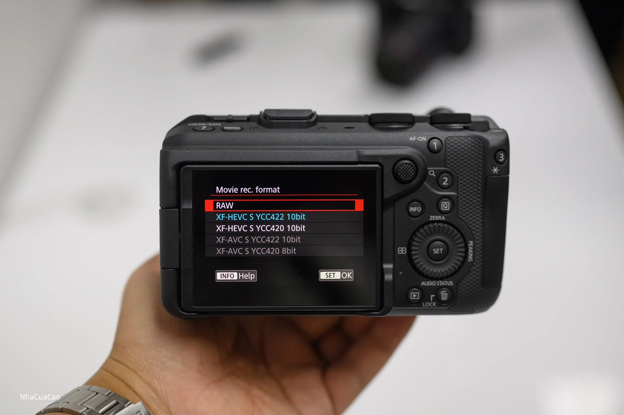 Canon-EOS-R6-V-ra-mắt