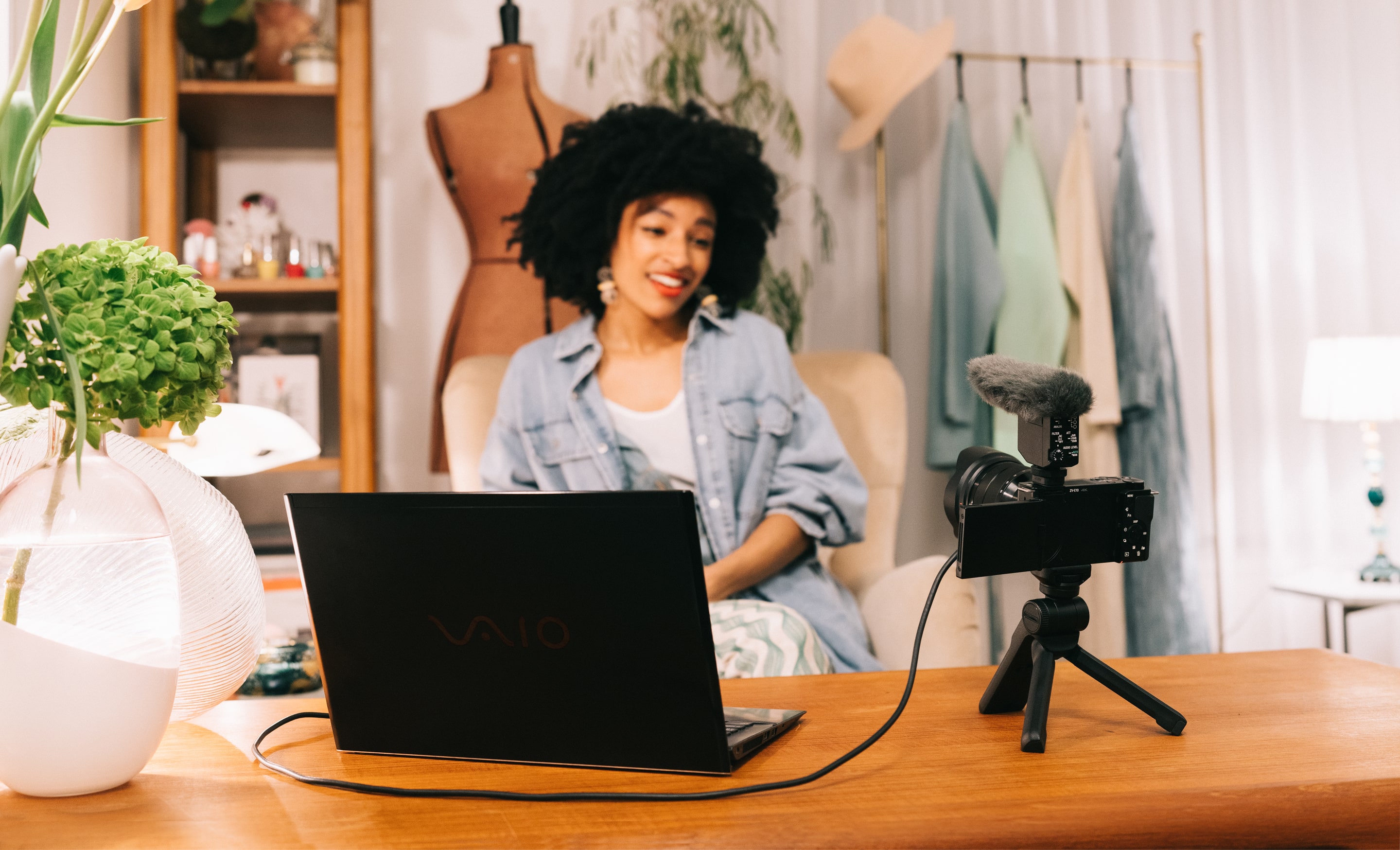 Livestream trực tiếp qua USB – tính năng không thể thiếu cho nhà sáng tạo nội dung hiện đại.