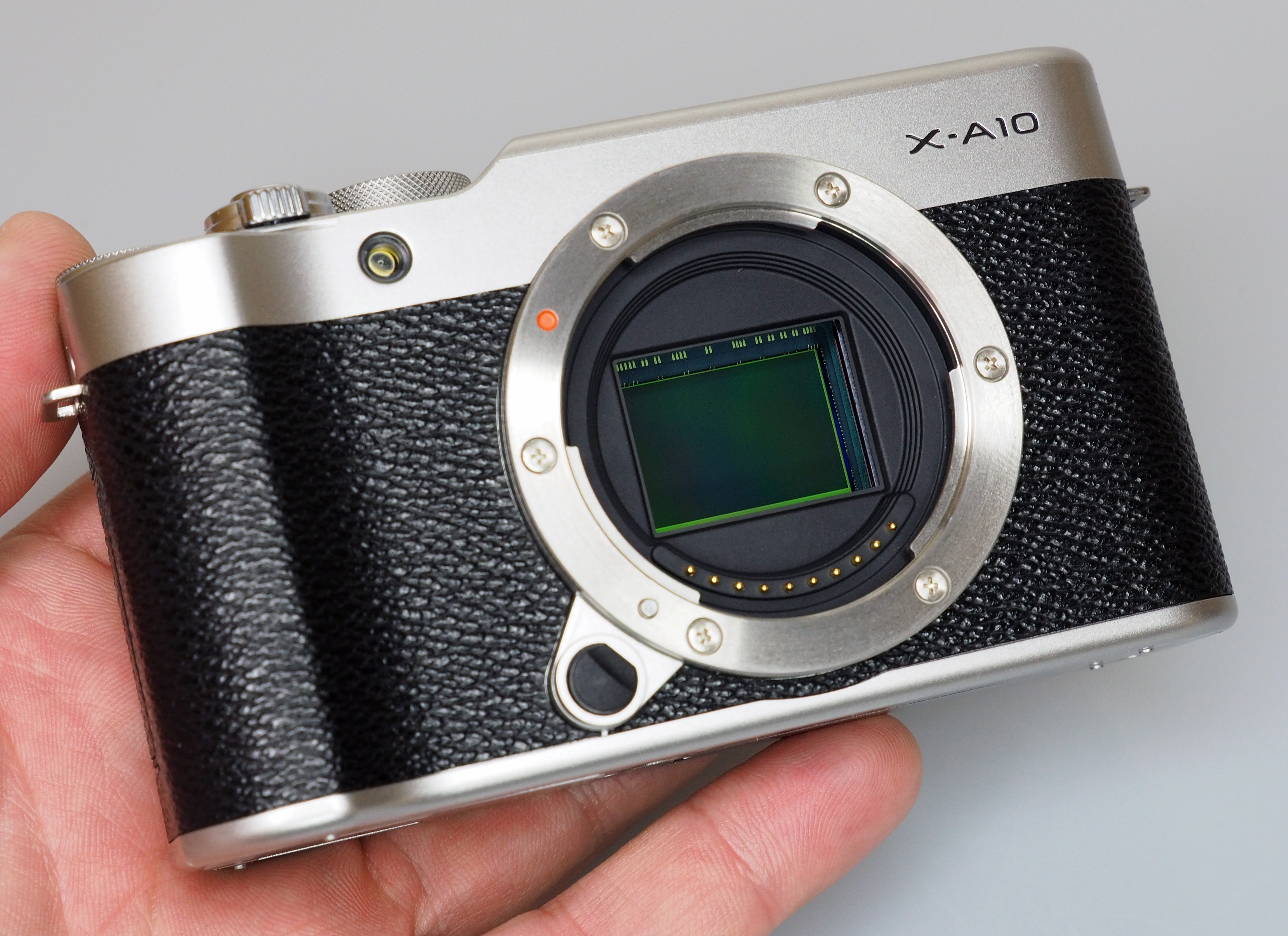 Fujifilm XA10 ra mắt năm nào