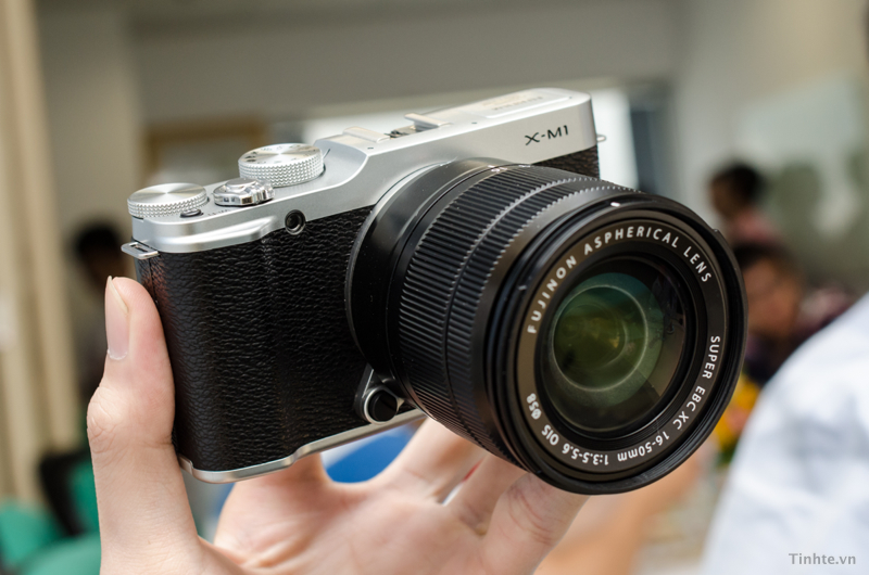 Fujifilm XM1 ra mắt năm nào