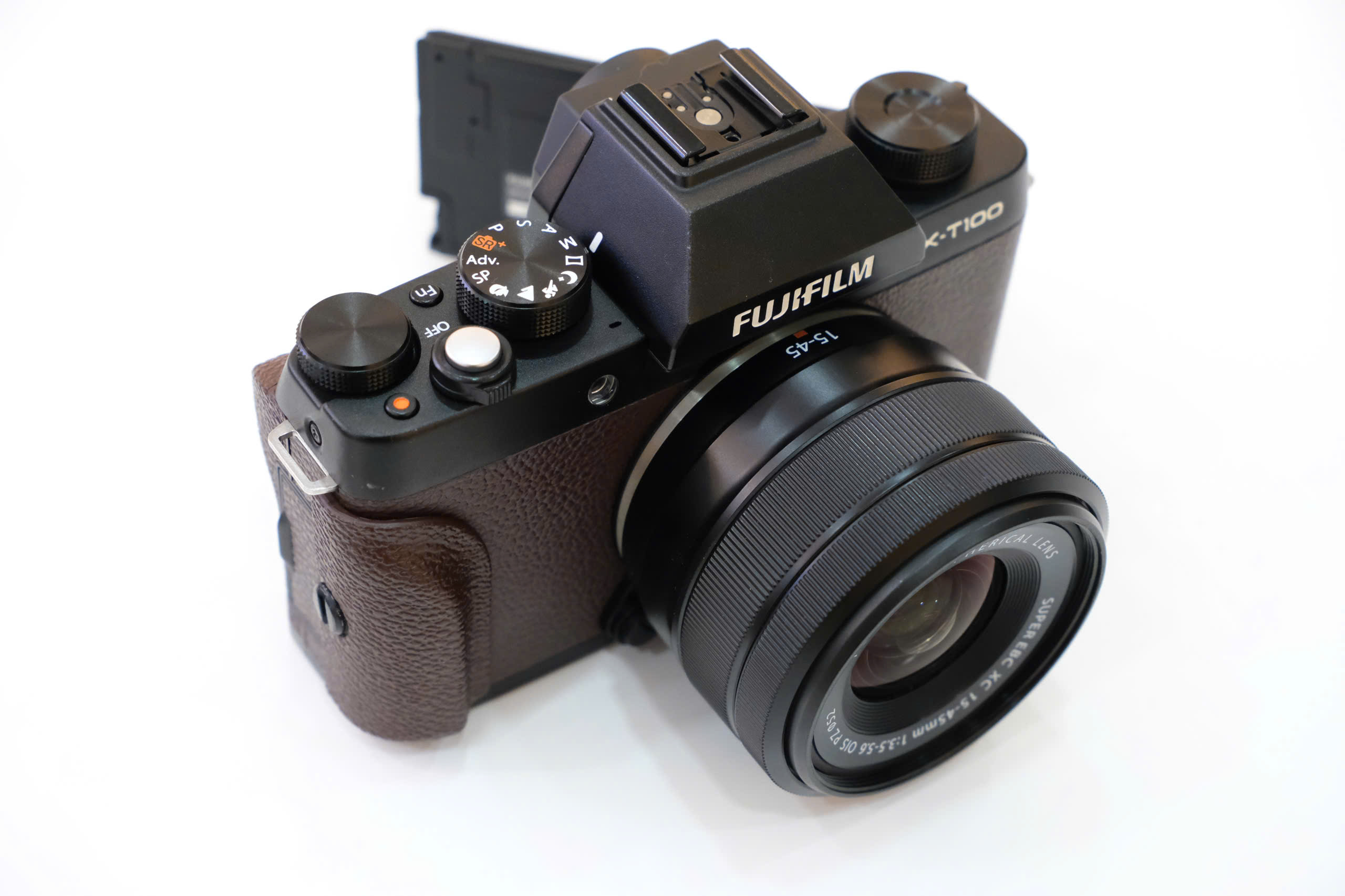 Fujifilm XT100 và XT200