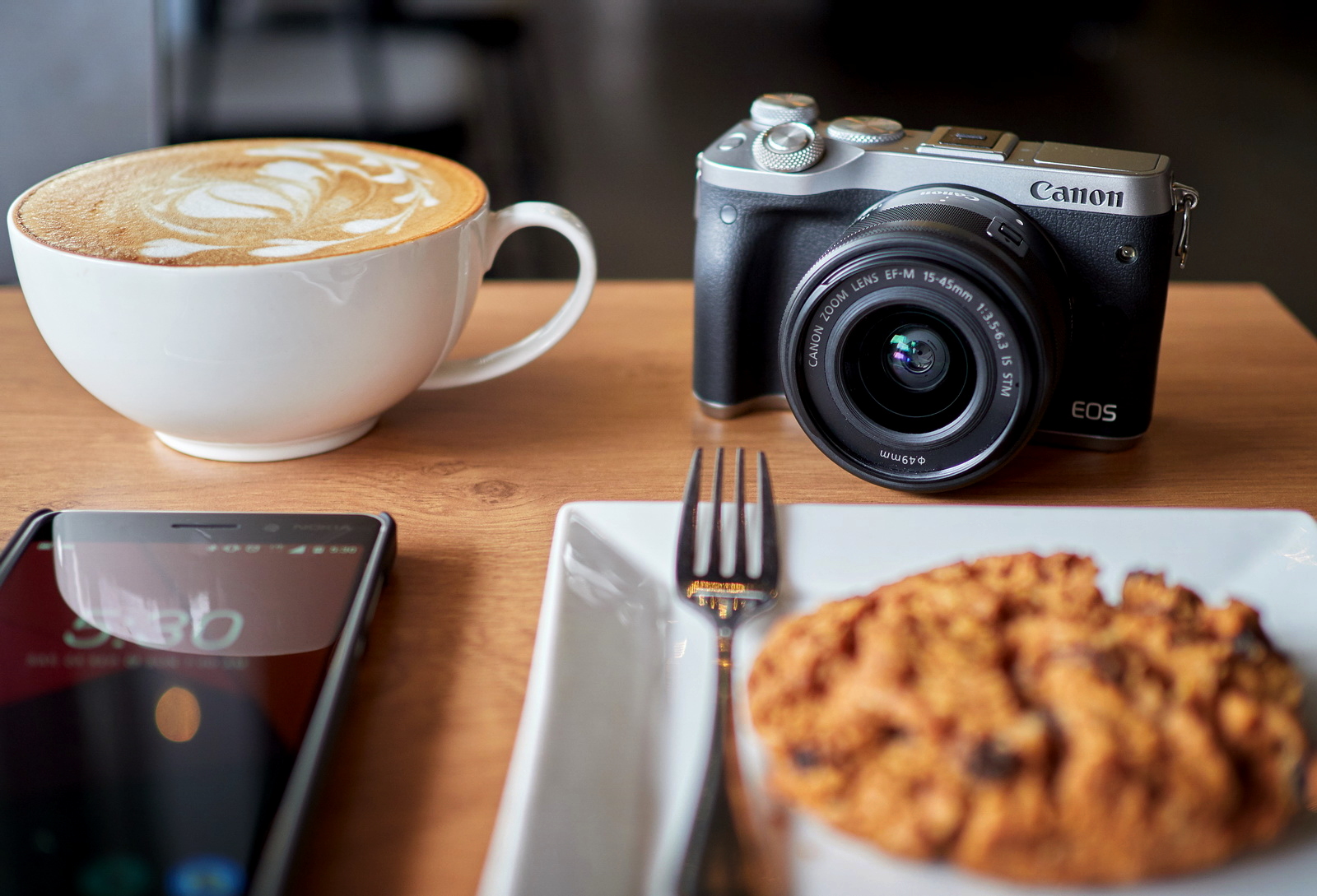 Review Canon M6