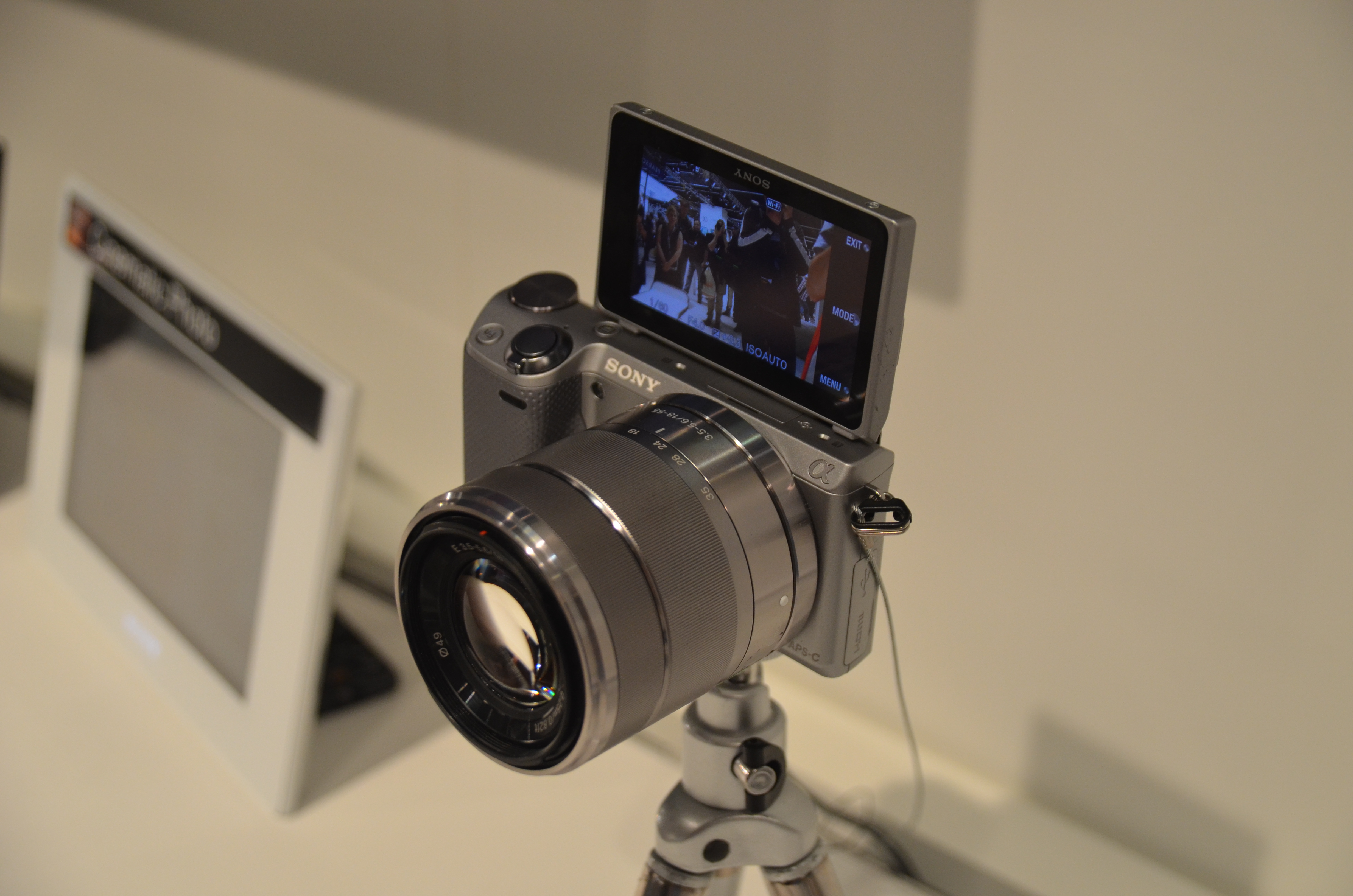 Sony NEX 5R ra mắt năm nào