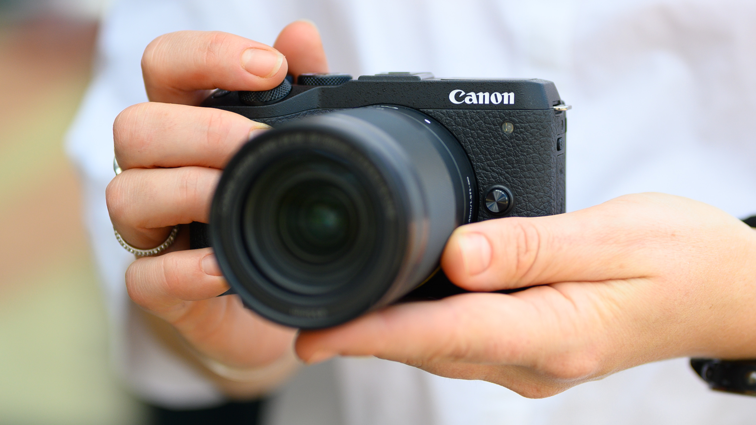 canon m6 mark ii ra đời năm nào