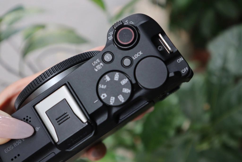 Canon EOS R50 V