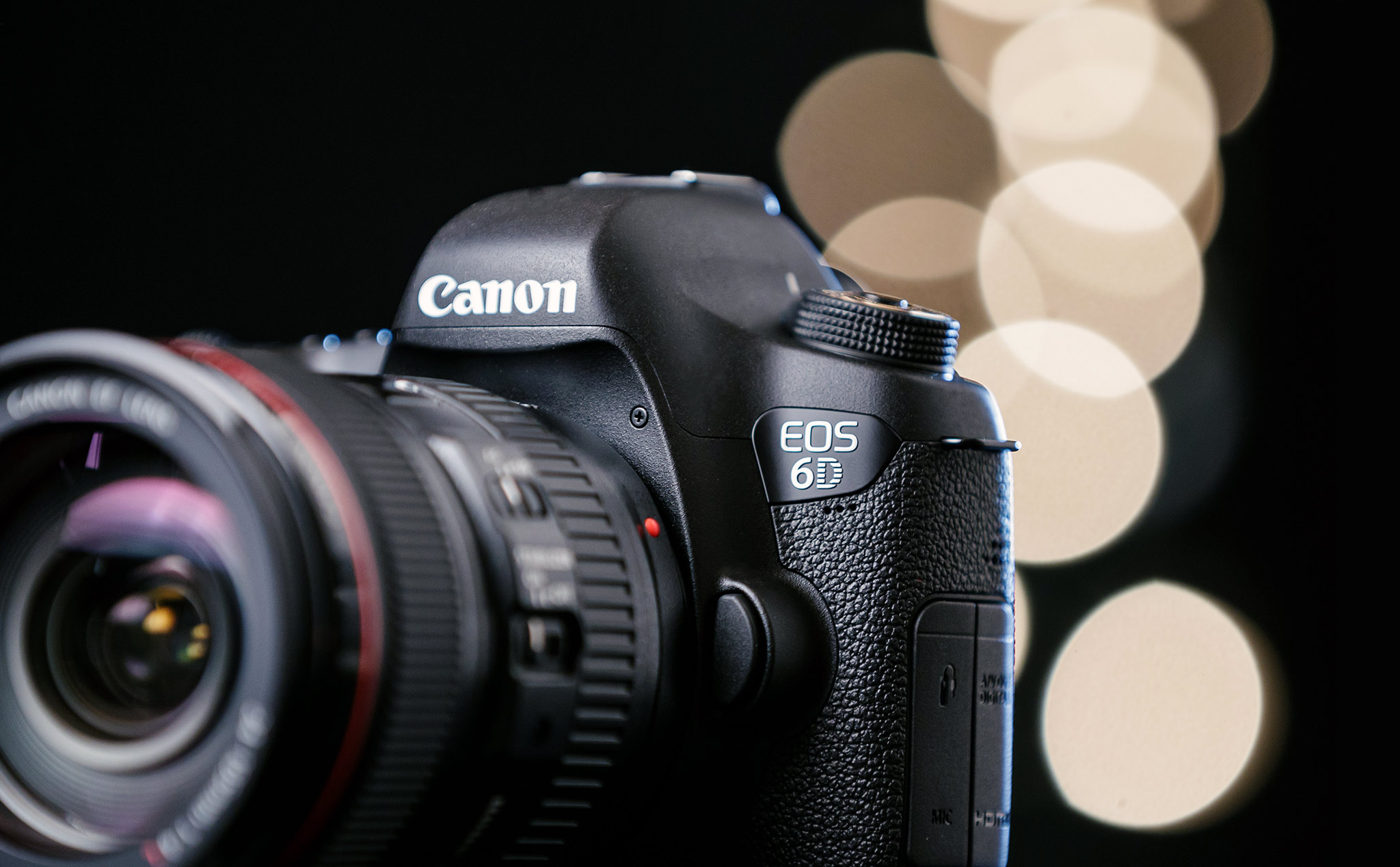 Thiết kế vô cùng cứng cáp của Canon 6D