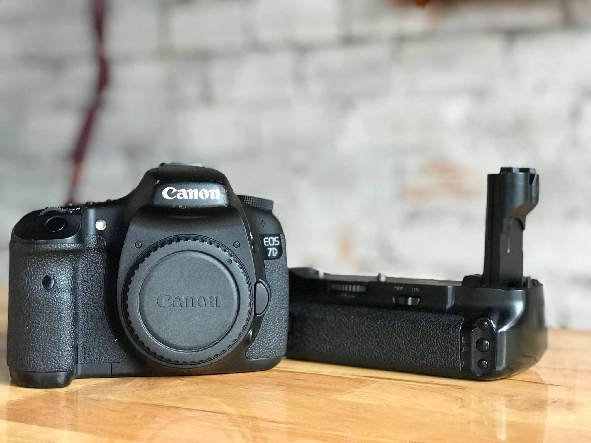 Thiết kế cứng cáp và bền bỉ giúp Canon EOS7D phù hợp với môi trường chụp ảnh khắc nghiệt.