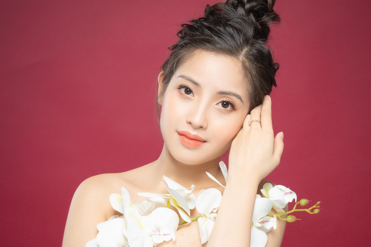 Độ phân giải cao giúp giữ trọn chi tiết làn da và ánh mắt trong chụp beauty chân dung.