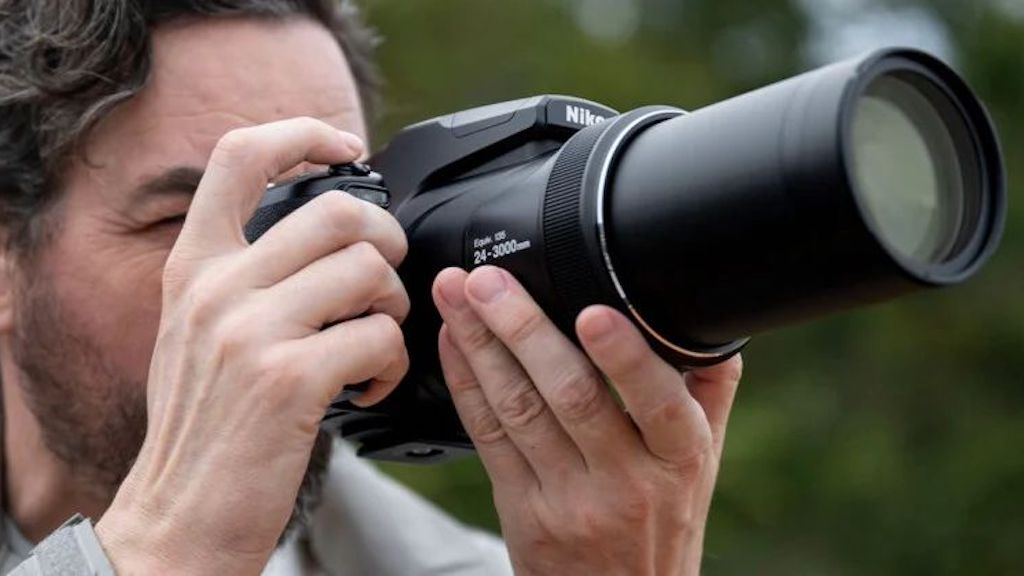 máy ảnh Nikon Coolpix P1000