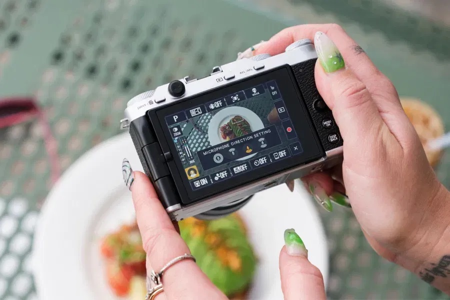 máy ảnh mirrorless tốt