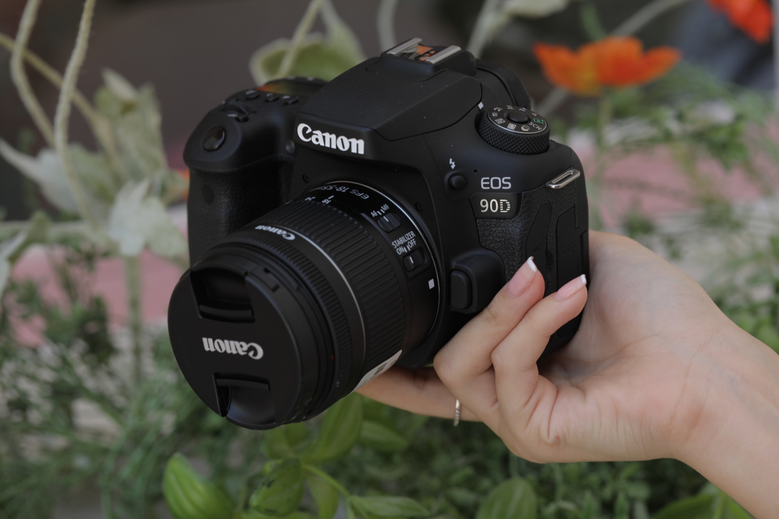 Canon 90D là dòng máy ảnh 20 triệu thuộc dòng DSLR