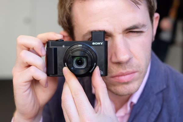 Sony Cyber-shot DSC-HX90V là cái tên nằm trong danh sách top máy ảnh du lịch chất lượng