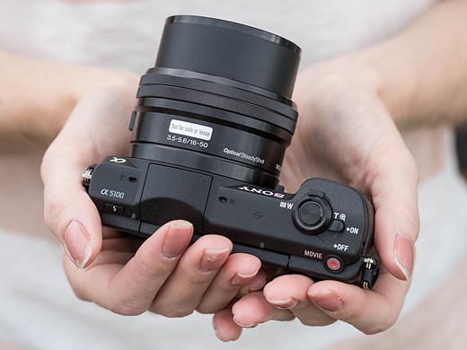 Sony A5100 – lựa chọn lý tưởng cho vlogger mới bắt đầu.