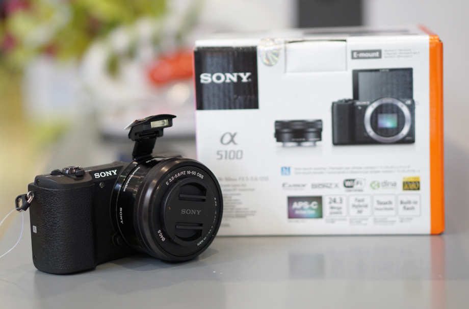 Sony A5100 có tuổi thọ màn trập trung bình khoảng 100.000 đến 150.000 lần chụp