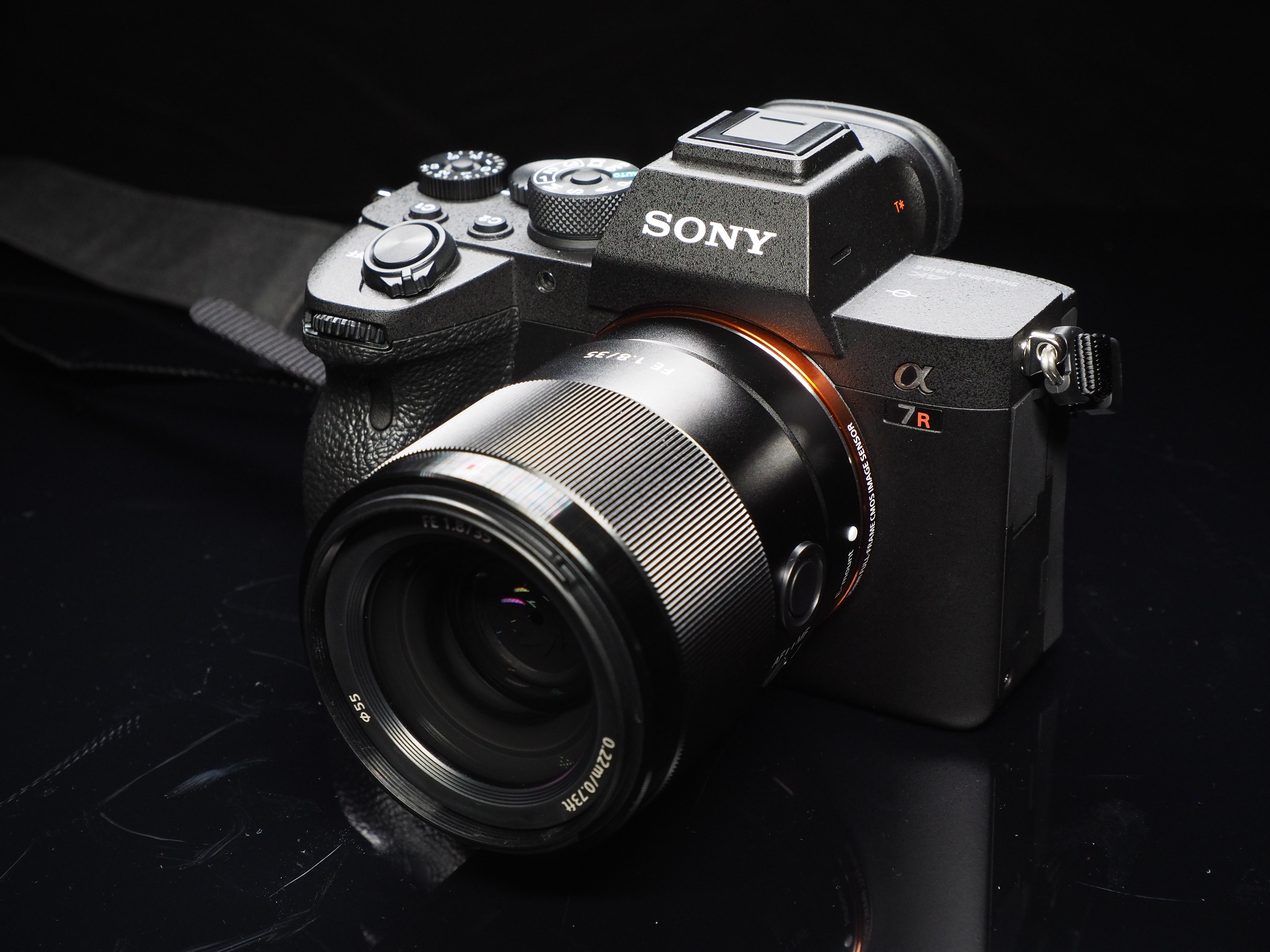 Máy ảnh chuyên nghiệp Sony Alpha A7R IV