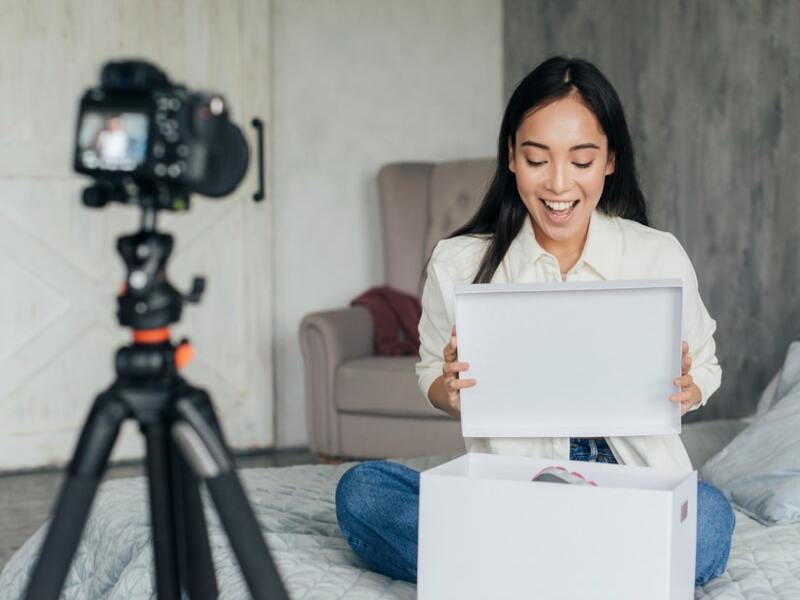 quay review sản phẩm
