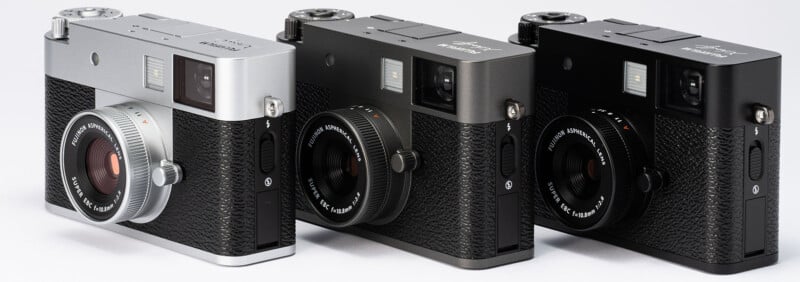 Ba tùy chọn màu sắc sang trọng của Fujifilm X Half: Bạc, Xám và Đen