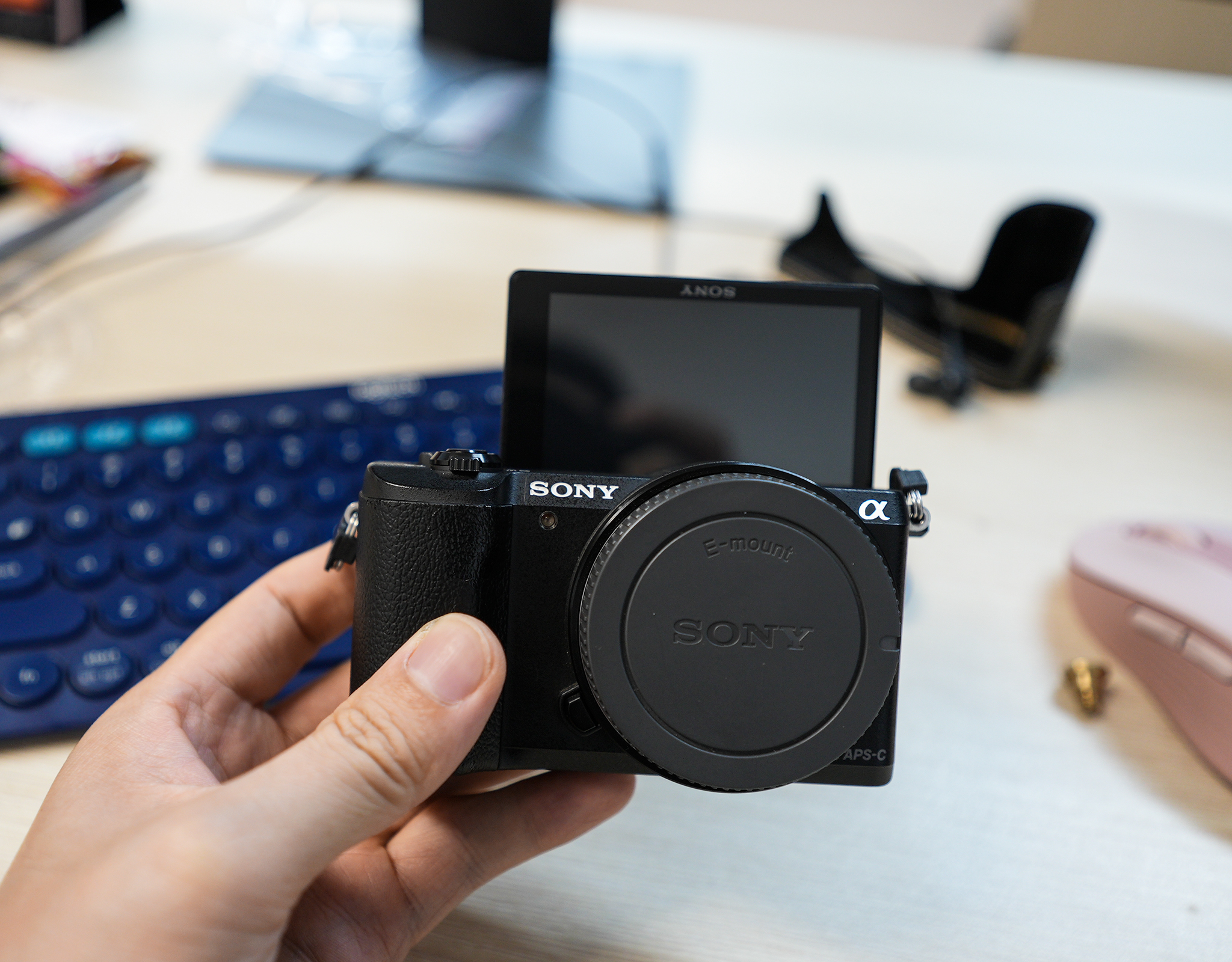 Thiết kế tinh gọn, tiện dụng của dòng máy ảnh Sony A5100