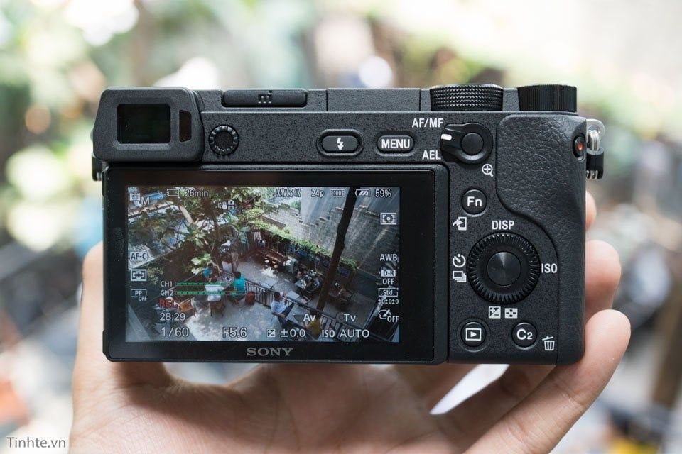 sony a6300 ra đời năm nào