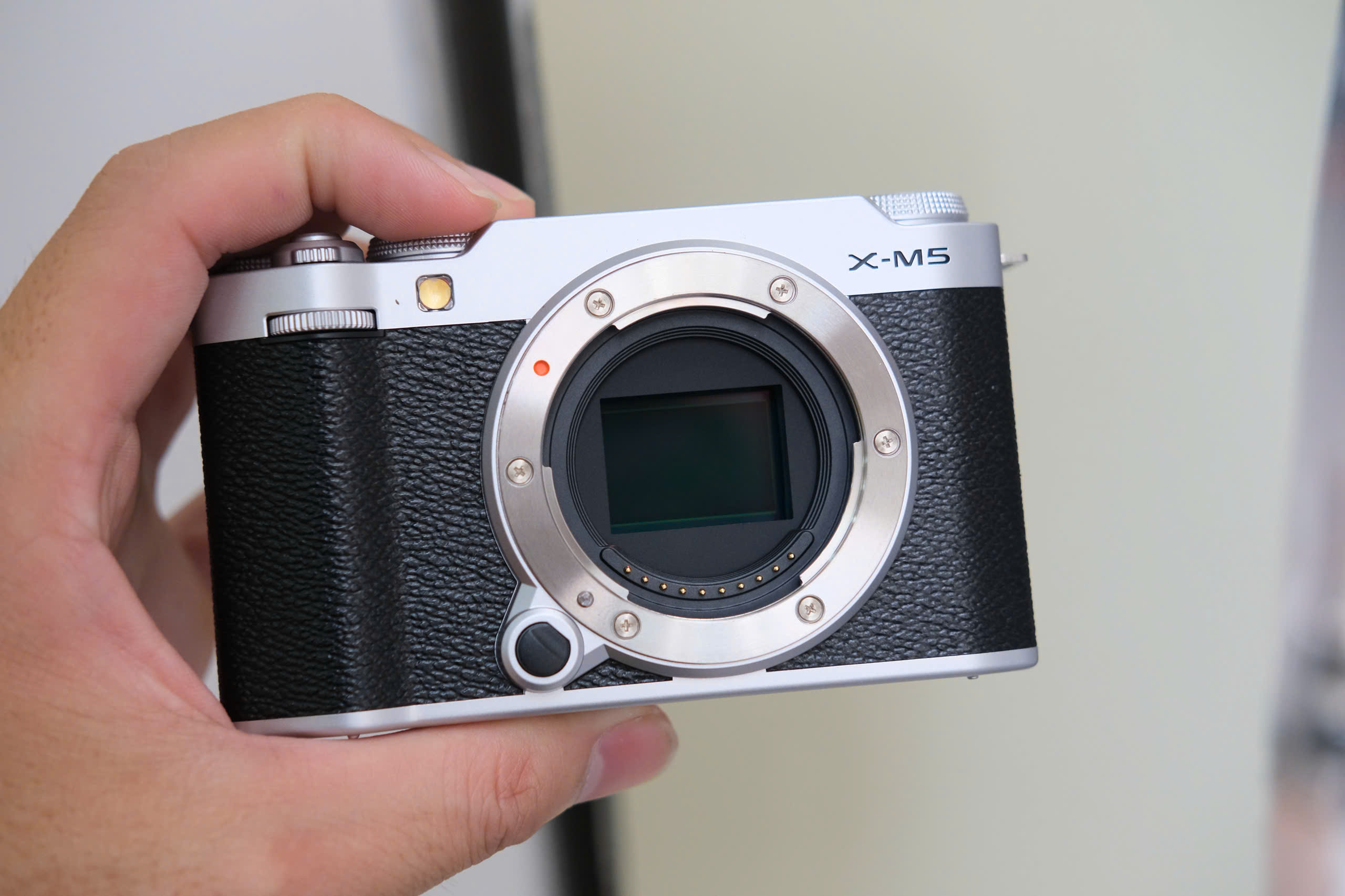 sony a6400 vs fujifilm xm5