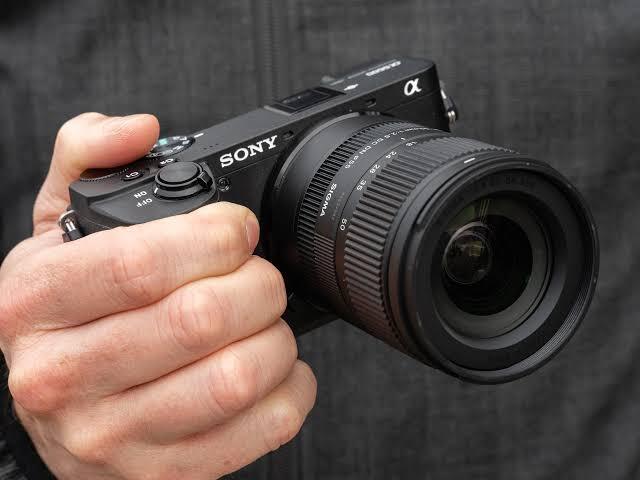 sony a6400 vs sigma 18-50