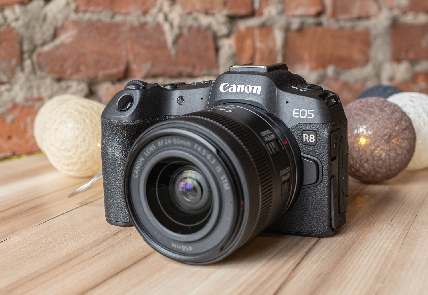 sony a7 iii vs canon r8