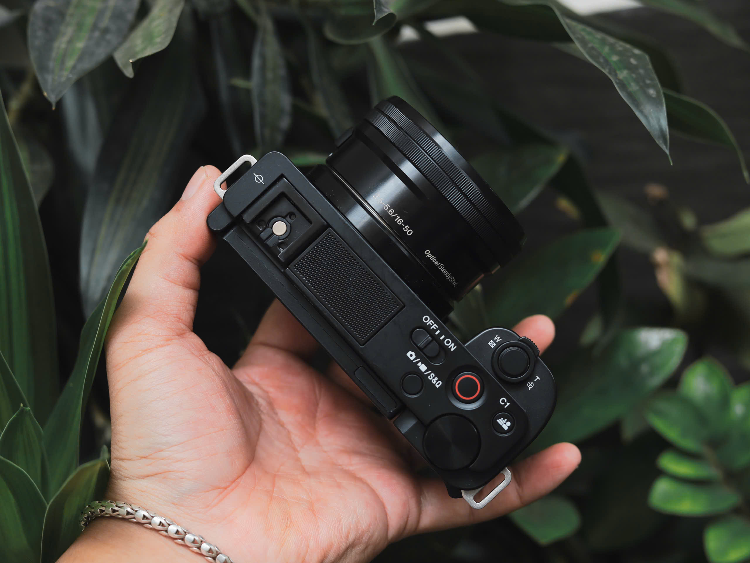 sony zve10 có flash không
