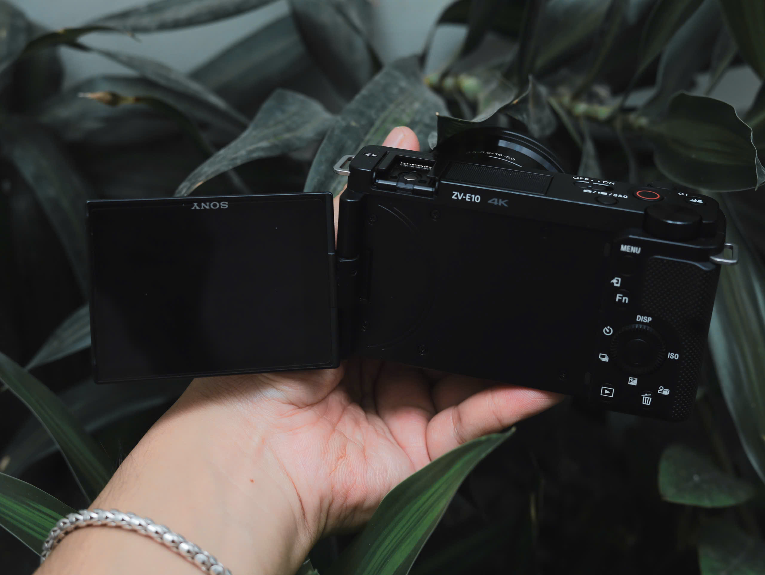 sony zve10 có flash không