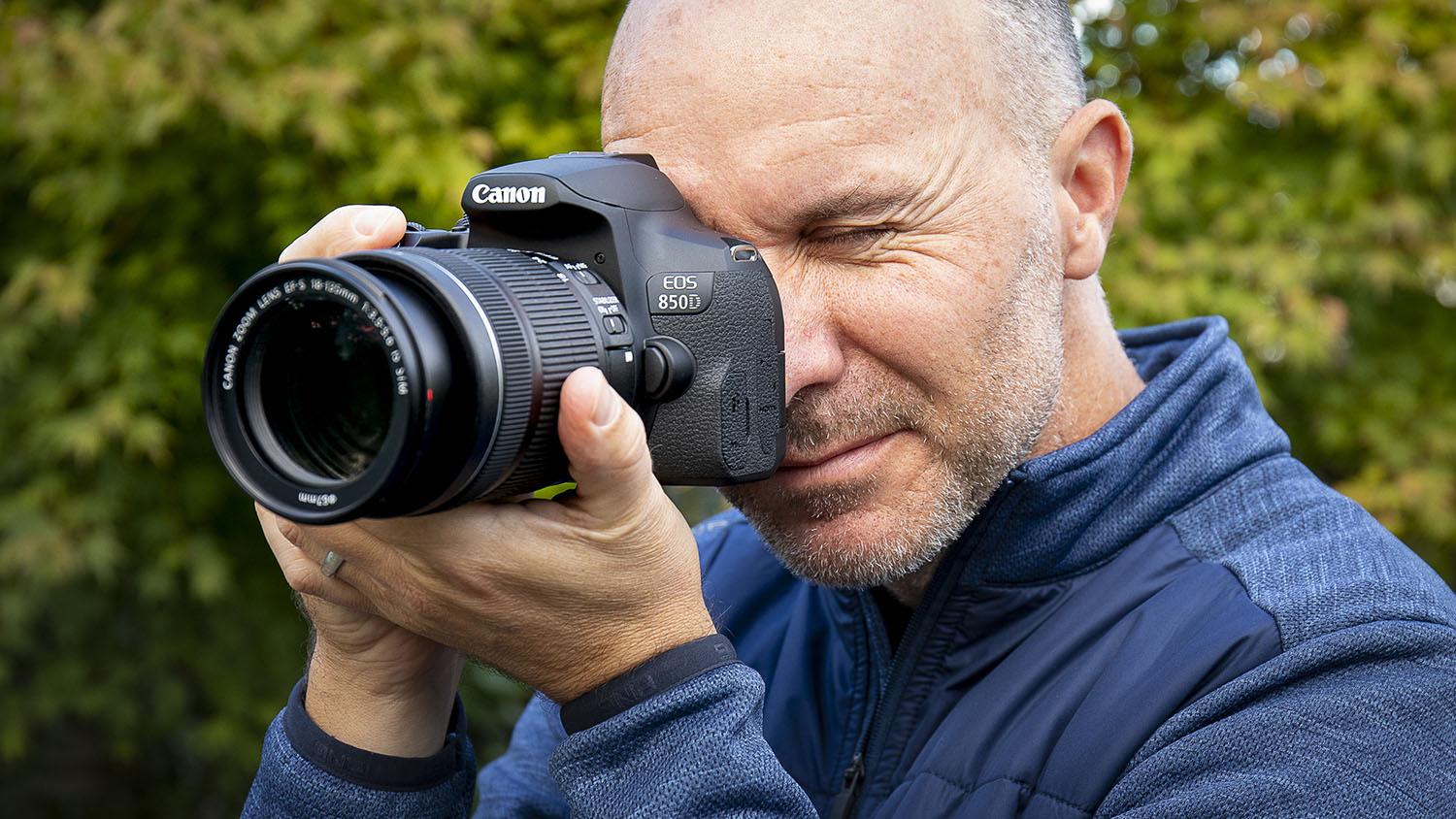 Canon 850D hỗ trợ quay video 4K và sử dụng hệ thống lấy nét tự động Dual Pixel CMOS AF